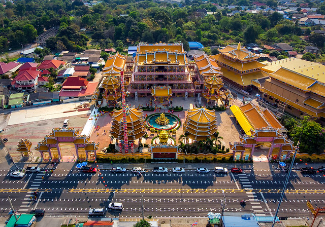 Chinese temple in Thailand - a photo on Flickriver