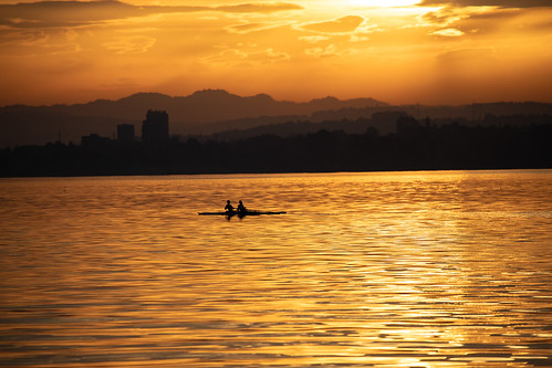 zug zugersee lakezug lake see sunset sonnenuntergang sun sonne silhouette afterglow abendstimmung abendrot eveningmood rowingboat ruderboot