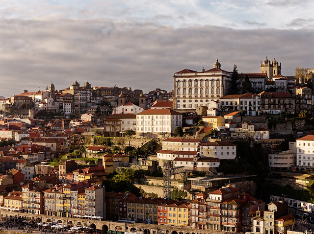 Le centre historique de Porto vu depuis Gaia