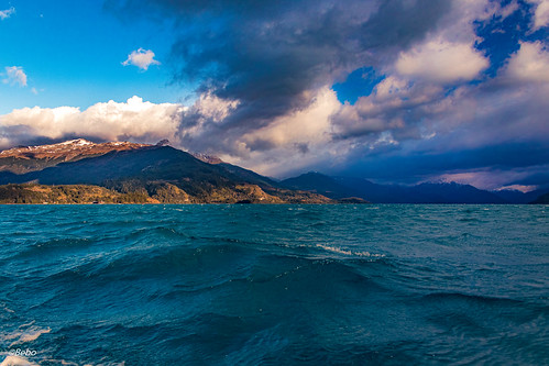lake lago lagogeneralcarrera lagochelenko chelenko emerald emeraldwaters esmeralda landscape sunrise clouds canon canont5 canonchile puertoriotranquilo carreteraaustral patagoniachilena