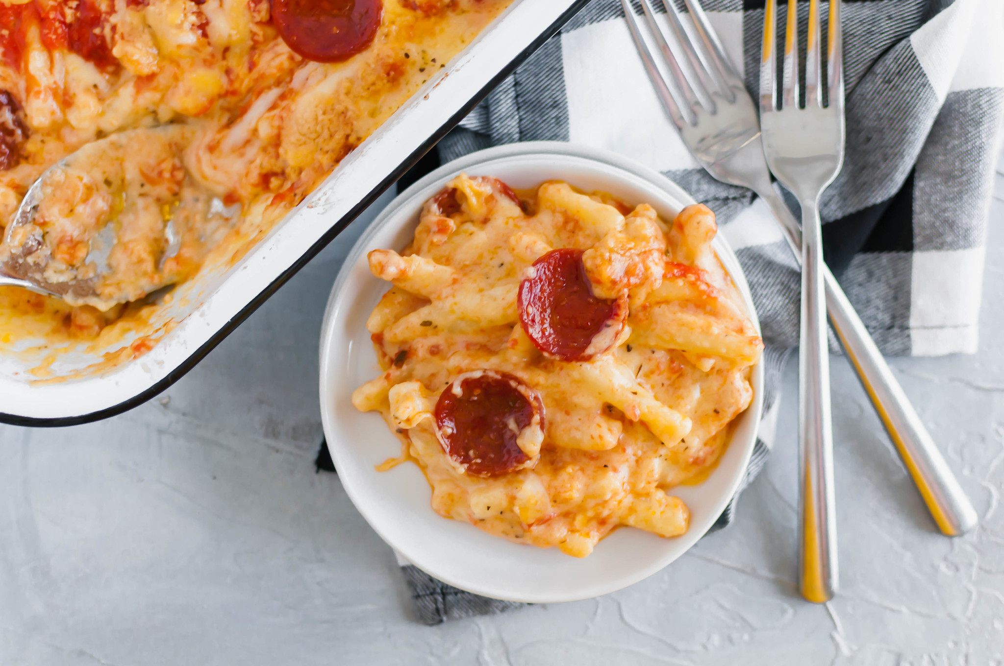 Two American favorites combine to make the most glorious Pizza Macaroni and Cheese. Creamy, cheesy pasta topped with pizza sauce, pepperoni and more cheese. Customize it and use your favorite toppings.
