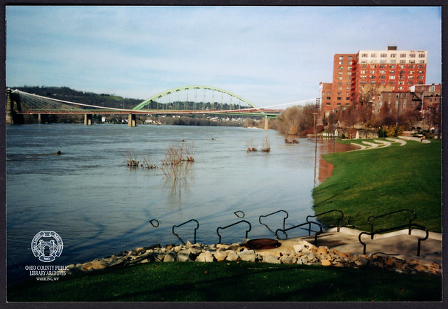 Heritage Port, November 2003, Ohio River at 36'