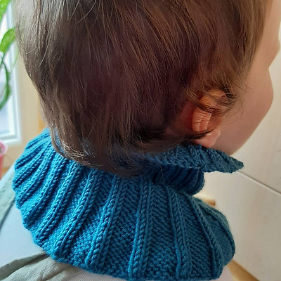 Anna (@kollar.annie) knit Collared Pixie by Trude but the hat was too small for her son’s head so she ripped back the hat section and bound off! He loves his new cowl