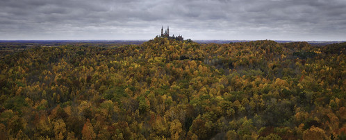 foliage holyhill wisconsin wi milwaukee fall autumn leaves catholic basilica shrine mary christians color trees season pano panoramic drone dji mavic cloudy rain rainy landscape colors red yellow gold forrest church peak hill holy green coth5 woods wooded castle travelwisconsin fallcolormap