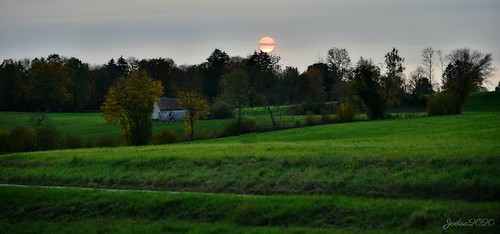le soleil se couche sur la Franche Comté ~~2 by Joélisa, octobre2020 franchecomté coucherdesoleil sunset atardecer paysage maisonette ciel soleil picmonkey