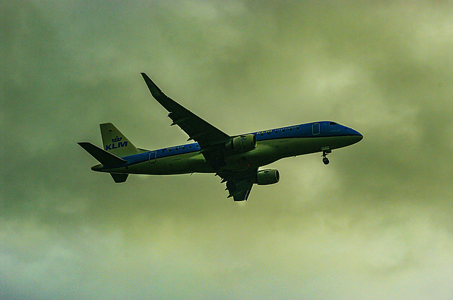 KLM City Hopper Arriving at Glasgow