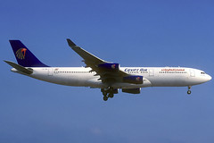 Egyptair A340-212 SU-GBN BCN 14/08/2000