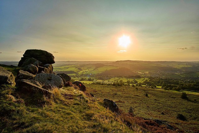 Good morning! I hope your Monday is as beautiful as the sunsets at Curbar Edge. 🌅 Curbar Edge - Peak District UK. Sept 2020. #curbaredge #sony12mm #landscape #landscape_capture #landscapephotography #landscapelovers #yorkshirelandscape #landscape_