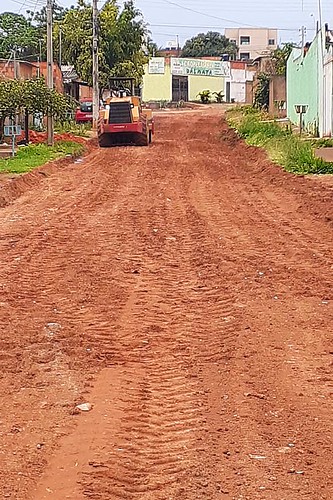Ruas sem asfalto em Água Quente são recuperadas