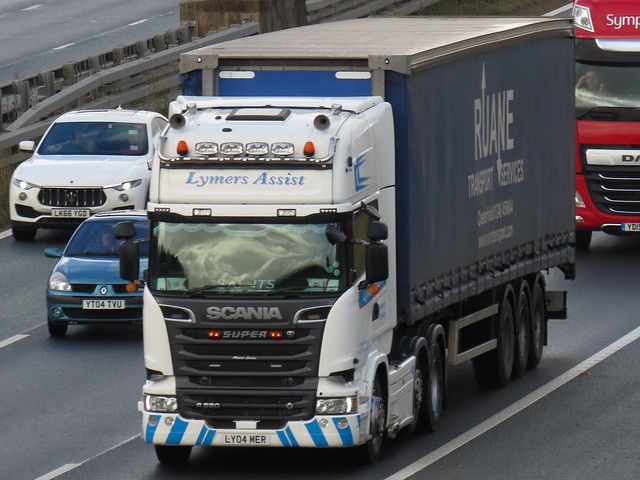 Lymers Assist, Scania R520 V8 (LY04MER) On The A1M Southbound
