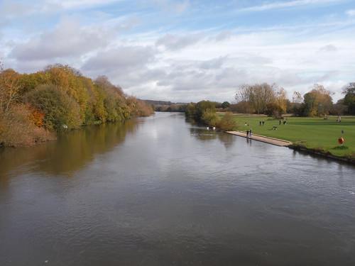 Thames Downstream, from Whitchurch Bridge SWC Walk 170 Pangbourne Circular via Goring-on-Thames