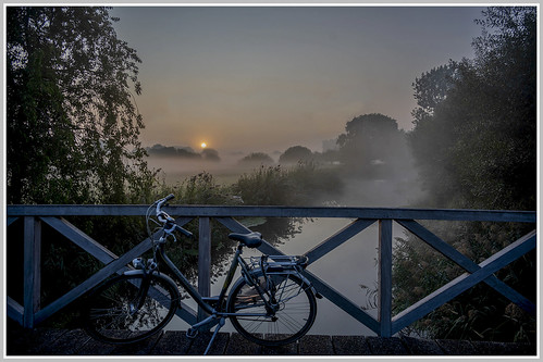 Fiets by Ad B, Made with my Nikon Z7 and Nikon Z 24-200.
Sunrise with morning fog, late September in my neighborhoo