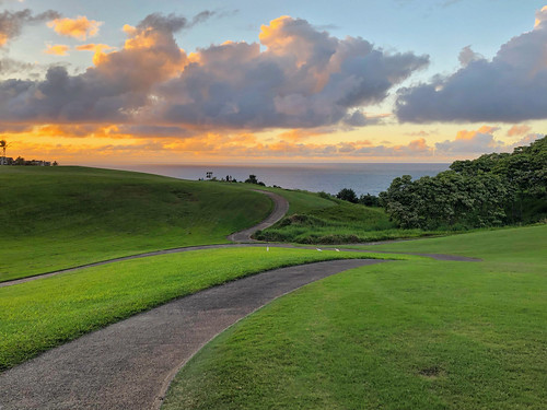 evening sunset pacificocean view greene clouds grass meandering golfcourse princeville hawaii kauai winding meanders path