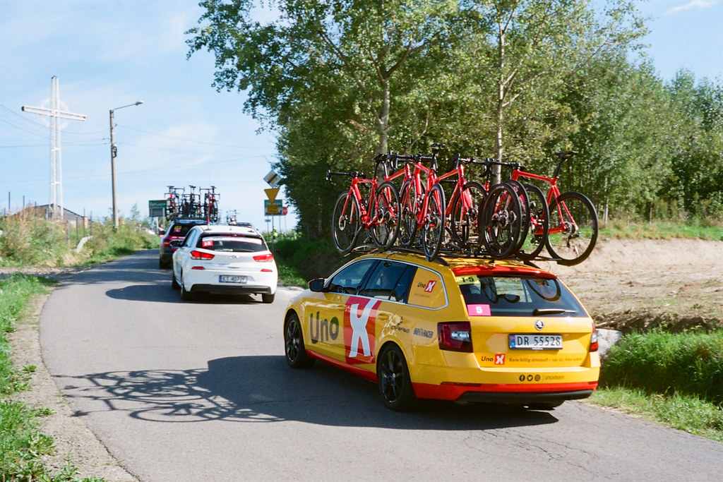Czerwone rowery są tak szybkie jak żółty samochód