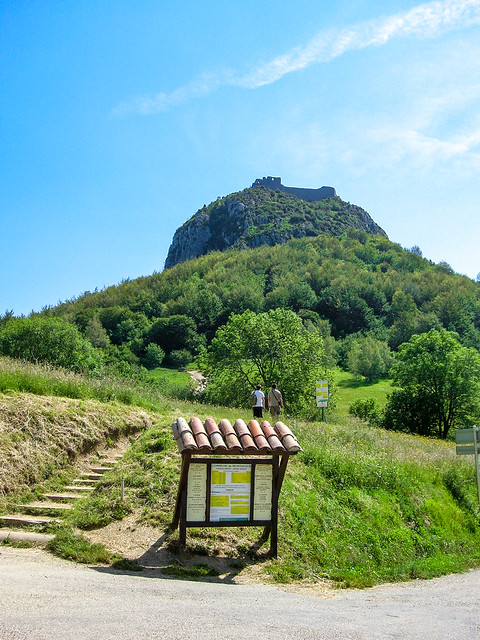 Le pech et le château de Montségur, Midi-Pyrénées (aujourd’hui région d’Occitanie), France