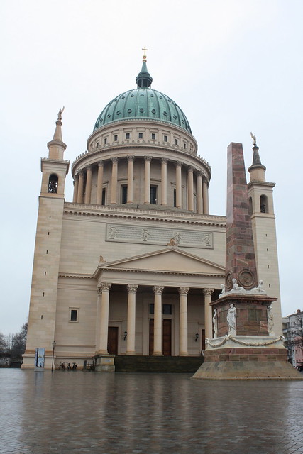 Potsdam: Evangelische St.-Nikolai-Kirche und Obelisk auf dem Alten Markt