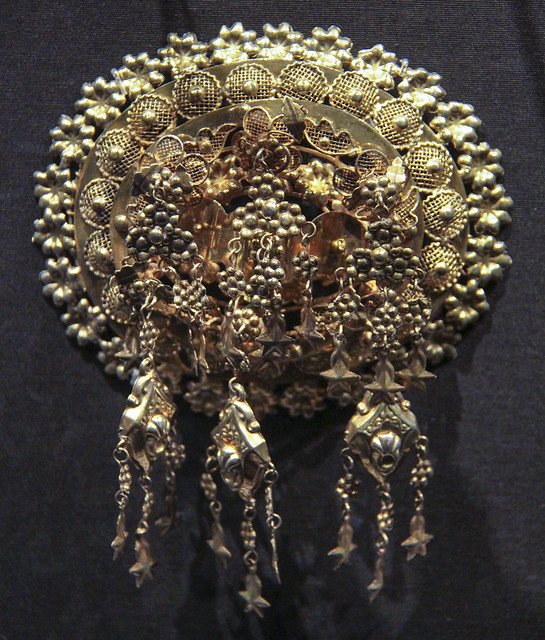 Chignon clasp (burletto), Italy, Novara, 1870-1900, gilded silver filigree