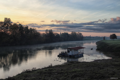 river raft kupa morning sky clouds canon karlovac croatia hrvatska europe water down sunrise