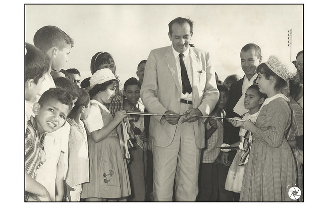 Adonay Parra Jiménez (1918-1987), gobernador del estado Barinas (1964-1967) en la inauguración de una escuela