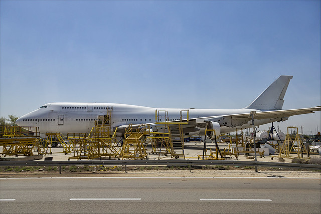 Boeing 747-412 - 01