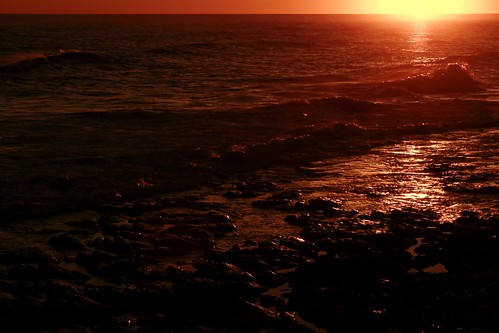 sea pacific sunset bright shadow black red reflection