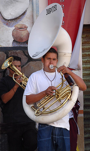 In Ajijic, on November 20 there was a parade for the Día de la Revolución where everyone rode in on their horses; the band was playing and the horses were dancing