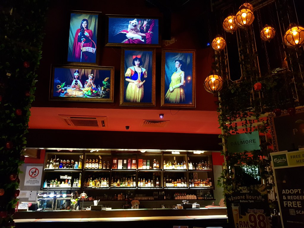 @ Poison Apple Restaurant and Bar in EGG, Bandar Sunway
