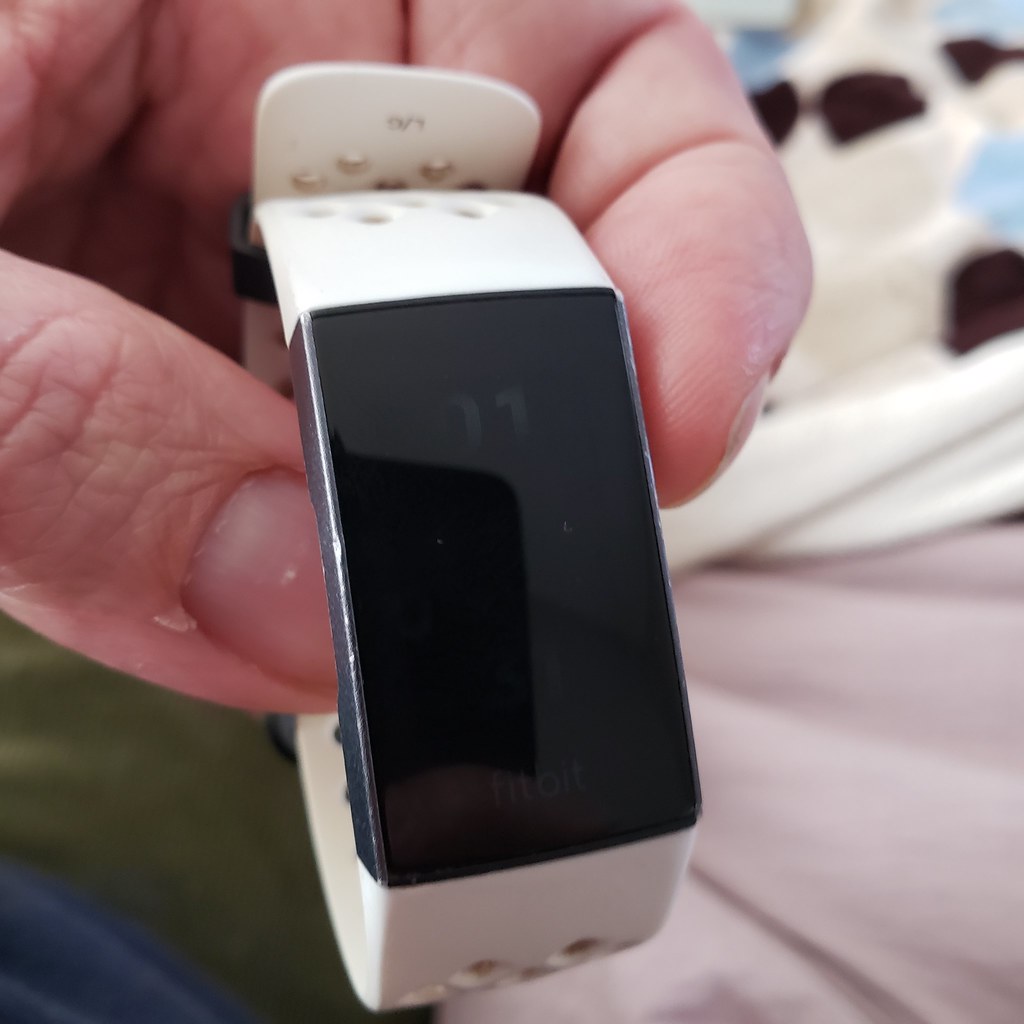 fitbit charge 3 screen fading