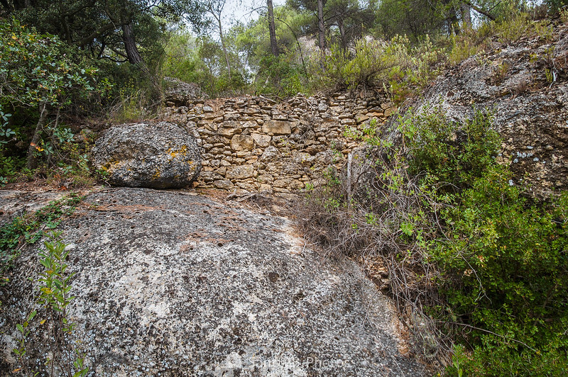 Muro de piedra seca junto al Camí del Molí de Viern
