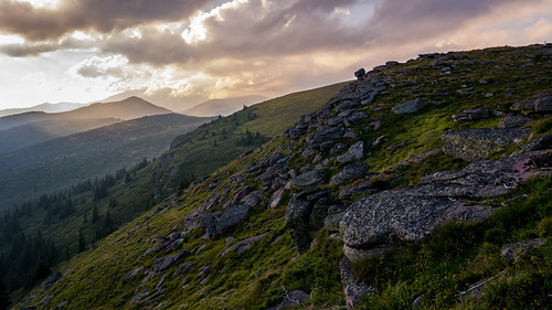 stara planina srbija tri cuke balkan midzor vraza glava serbia sunset sunlight hills mountains forest rocks