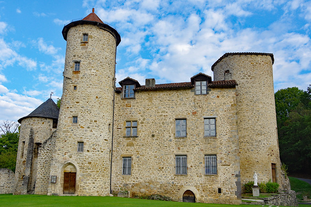 Laroquebrou (Cantal) : le château de Montal