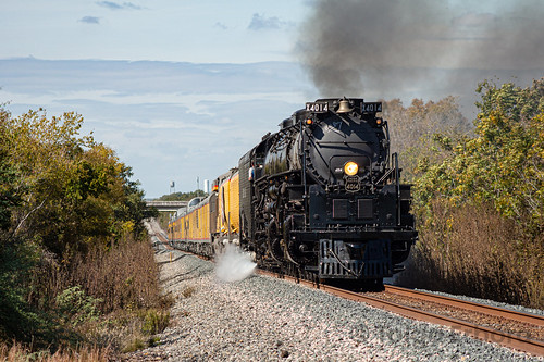 up union pacific big boy 4014 steam locomotive waelder texas southern glidden sub 4884 train passenger business excursion