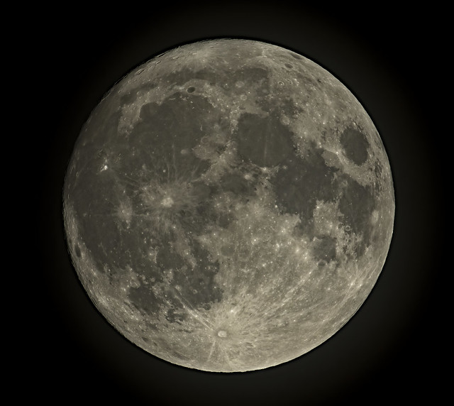 Almost Full Moon (30/11/20)