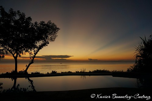 dimbani tanzanie tza zanzibarcentralsouth zanzibar mer piscine karambaresort sunset lumiere arbres tanzaniela