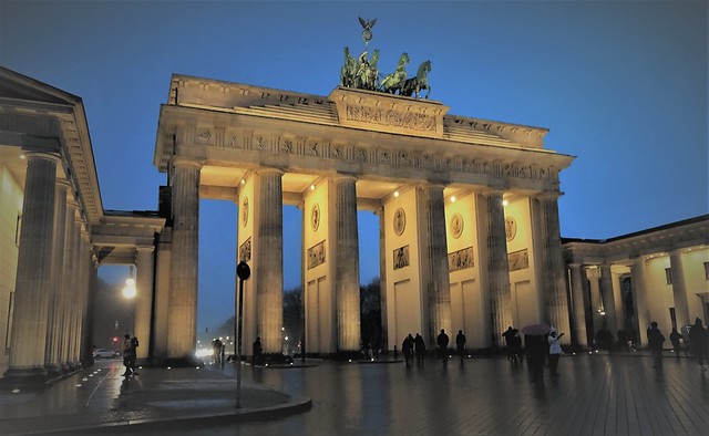 Brandenburger Tor at dusk