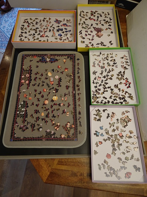 Puzzle Michele Wilson 750pc Hardstone Mosaic Table Stage 1 DSC09521
