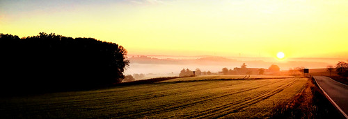 silhouette dusk sunset sonnenuntergang schwickershausen taunus hessen germany panorama iphone apenny fog nebel mist haze