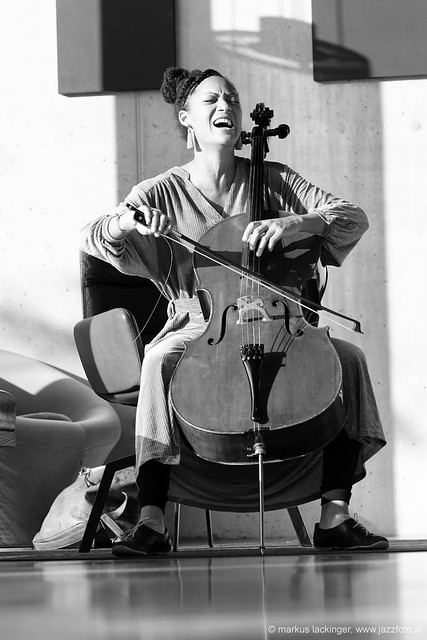 Marie Spaemann: cello, vocals