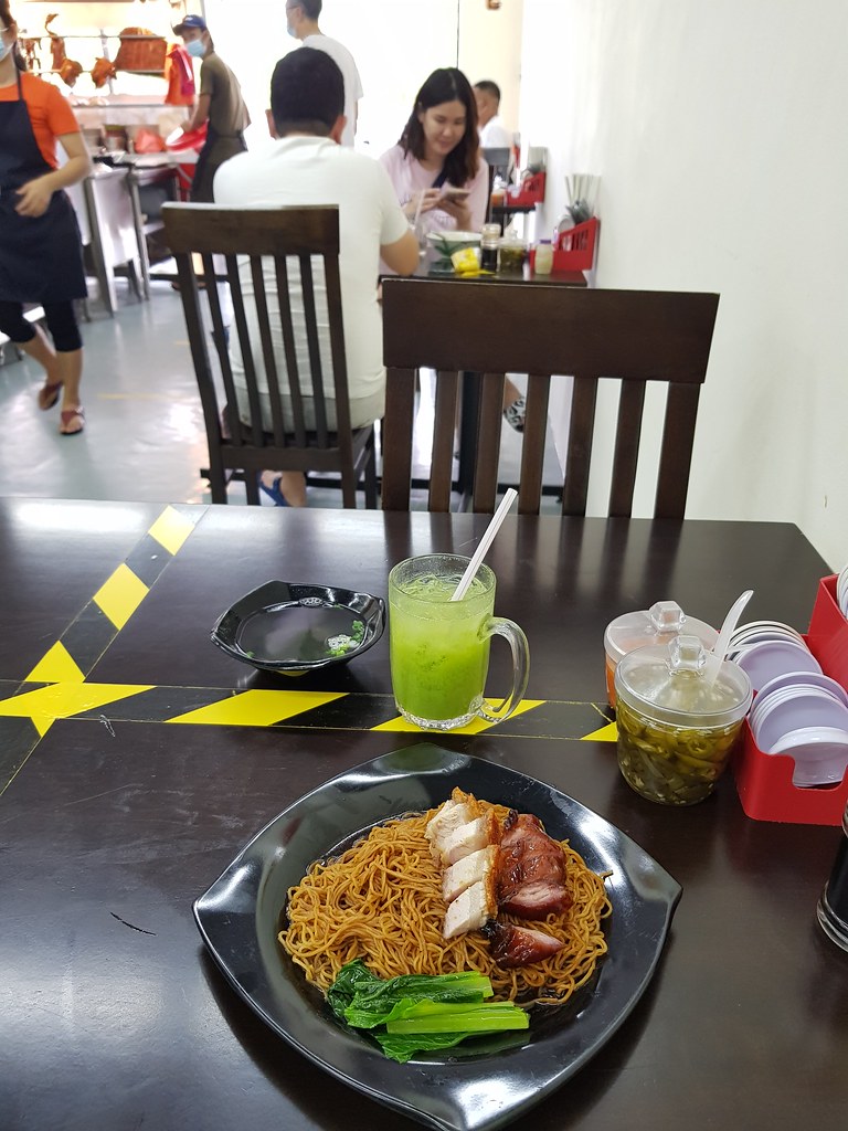 叉燒燒肉雲吞麵(大) Charsiew Siewyoke Wantan Mee(B) rm$9.50 @ 女皇燒臘食坊 Restoran Queen Roasted in Puchong Taman Putra Impiana