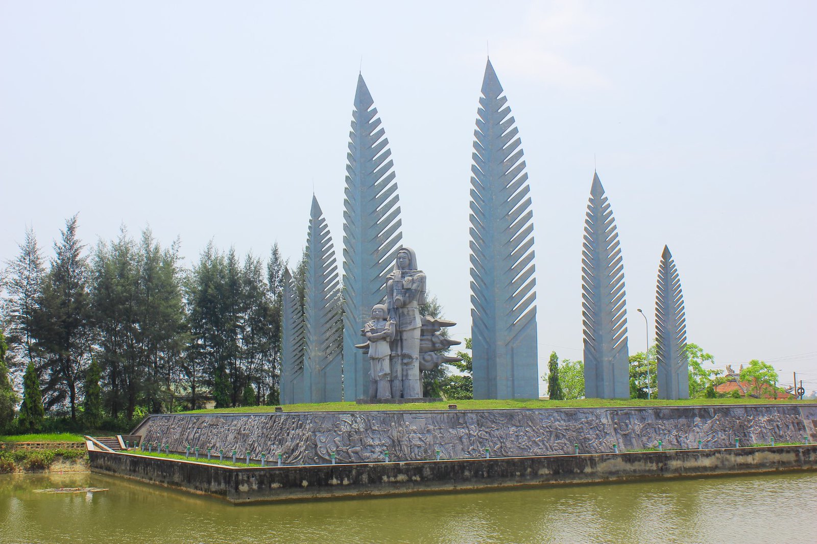 DMZ - Monument to lost servicemen - Vietnam