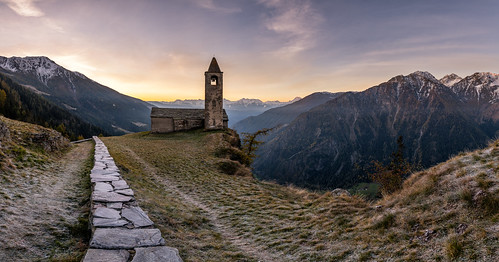 san romerio val poschiavo puschlav autumn herbst panorama sunrise sonnenaufgang mountain alpen alps light kirche church nikon d850 switzerland schweiz suisse alp alpe