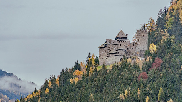 Finstergrün Castle