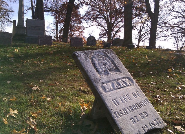 Cemetery headstone of 1837, willow tree imagery
