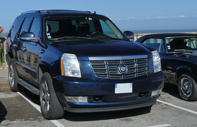 CADILLAC Escalade