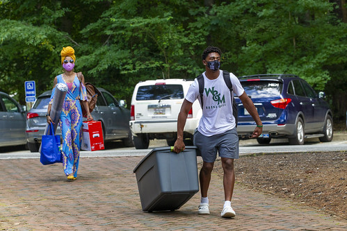 Everyone follows COVID-19 protocols as they move into their dorms on Move-in Day.