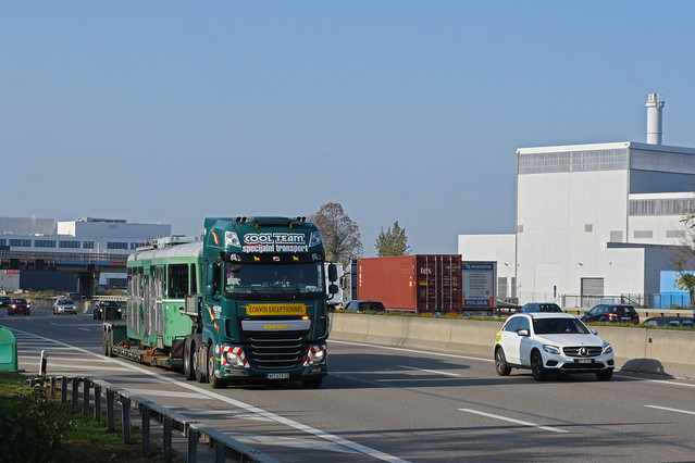 Am 11.11.2020 wird der B4 1494 in der Hauptwerkstatt auf einen Lastwagen verladen. Danach geht die Fahrt nach Belgrad. Hier fährt der Lastwagen in Pratteln vorbei.
