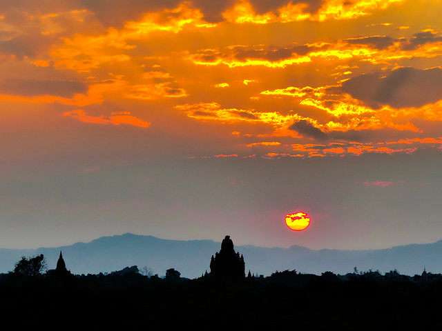 🇲🇲 coucher de soleil sur Bagan (Myanmar)