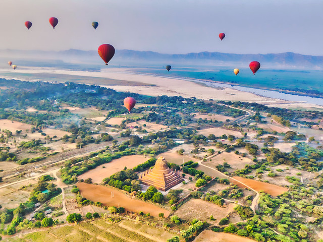 🇲🇲 montgolfières sur Bagan, Myanmar (Birmanie)