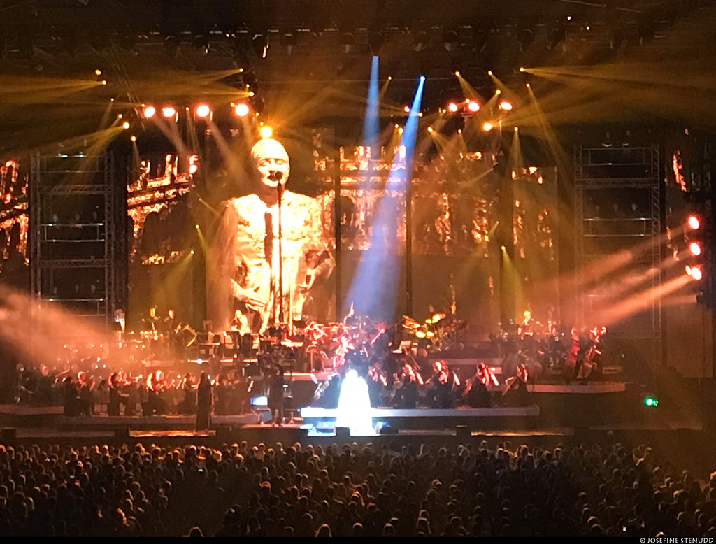 20191115_i3k Lisa Gerrard singing at a Hans Zimmer concert (Hans wasn't there in person, but I hadn't known that Lisa would be!) | Scandinavium, Gothenburg, Sweden