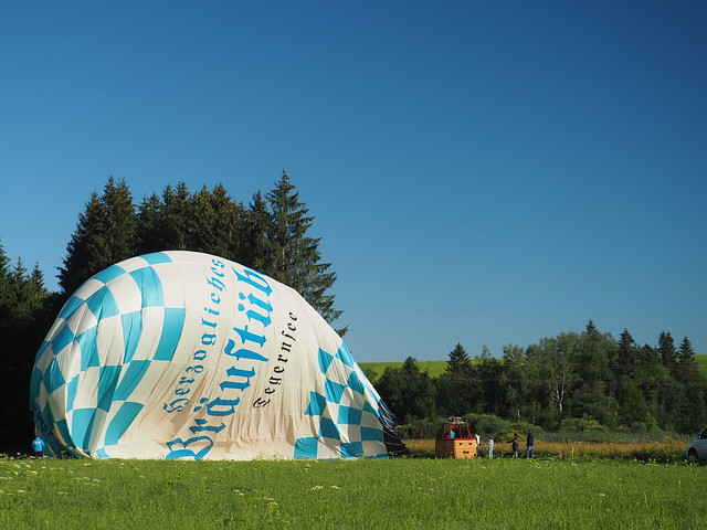 Balloon landed Field Meadow Pasture Summer Upper Bavaria Germany © Fesselballon gelandet Feld Wiese Sommer Bayern Oberbayern ©